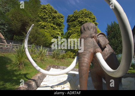 Lifesize Wooly Mammoth Dan yr Ogof Dinosaur Park, Brecon Beacons, Mid Wales, UK Stock Photo