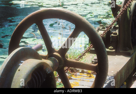 Wheel that opens the sluice gate on the Fiddleford Mill millstream River Stour Dorset Stock Photo