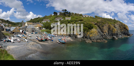 cadgwith harbour and bay fishing village and port cornwall england uk Stock Photo