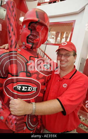 Cincinnati Ohio,Great American Ball Park,The Reds Team shop  souvenirs,gifts,tee shirts,girl girls,female kid kids child children  youngster,boy boys,ma Stock Photo - Alamy