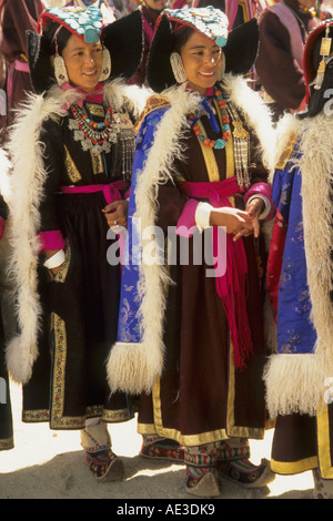 Traditional Dress in Jammu and Kashmir, Traditional Dress Manufacturers