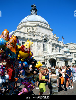 balloon seller and cardiff city hall the big weekend south wales uk Stock Photo