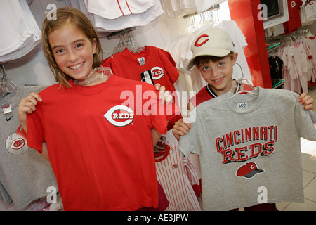 Reds Team Shop Cincinnati Ohio Stock Photo - Download Image Now