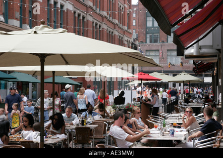 Ohio Cuyahoga County,Cleveland,East 4th Fourth Street,Pickwick & Frolic,restaurant restaurants food dining cafe cafes,al fresco sidewalk outside table Stock Photo