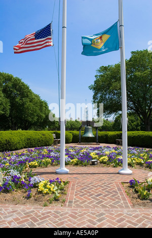 United States and Delaware state flags flying in front of a full sized replica of the Liberty Bell at statehouse in Dover Stock Photo