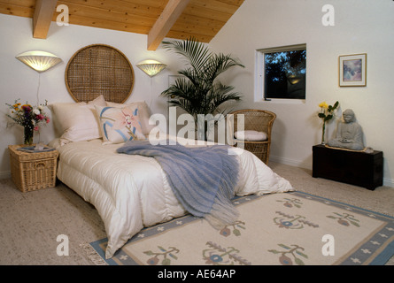 BEDROOM with wood beamed ceiling in PRIVATE HOME designed by ARCHITECT JAMES GODBY CALIFORNIA Stock Photo