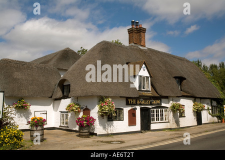 England. Oxfordshire. Clifton Hampden. Barley Mow pub Stock Photo