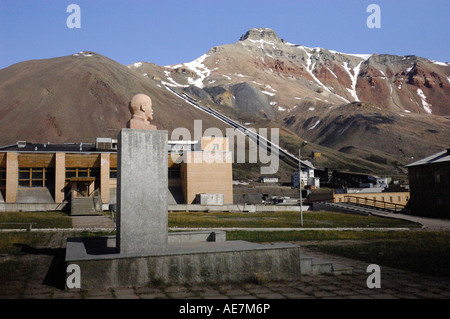 Statue of Lenin in Pyramiden,a russian  mining settlement in Svalbard Stock Photo