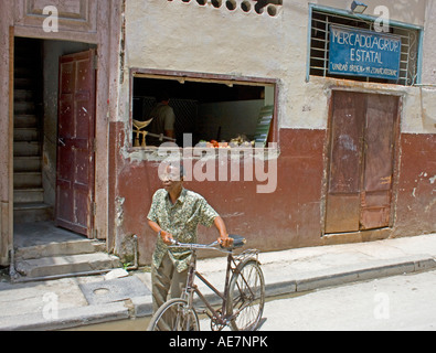 State sector food market, Havana Vieja, Havana, Cuba Stock Photo