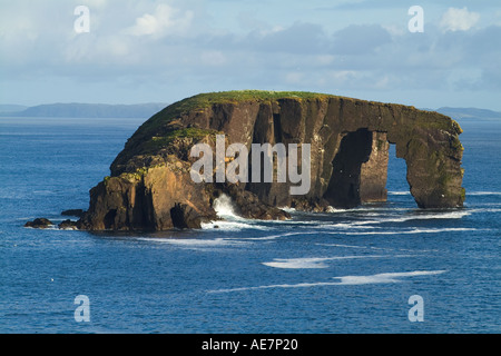 dh Dore Holm ESHA NESS SHETLAND Scotland Natural arch rock unihabitated islet sea stack basalt marine rocky outcrop Stock Photo