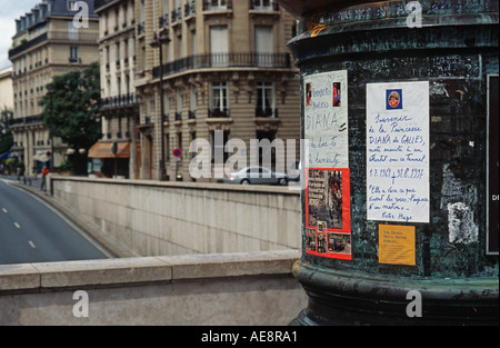 Notes left in memory of Lady Diana Princess of Wales at site of her death in Paris in August 1997 Place de l Alma Paris France Stock Photo