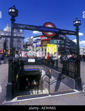 2000 HISTORICAL STREET SCENE UNDERGROUND ENTRANCE PICCADILLY CIRCUS LONDON ENGLAND UK Stock Photo