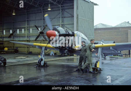 Mechanics are to start engine of Kawasaki Ki-100 Type 5 Imperial Japanese Army Fighter in RAF St Athan Stock Photo