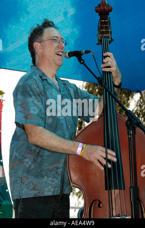 Work of the Weavers A Tribute to American Popular Music s Pioneering Folk Quartet Live on Stage Israel May 2006 Mark Murphy Stock Photo
