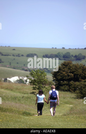 A COUPLE WALK ALONG THE SOUTH DOWNS WAY BY THE DEVIL S DYKE EAST SUSSEX Stock Photo