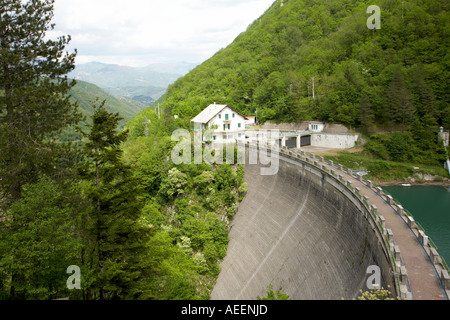 The dam at Lago di Vagli Tuscany Italy May 2006 Stock Photo