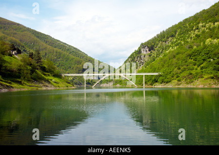 A bridge across the Lago di Vagli Tuscany Italy May 2006 Stock Photo