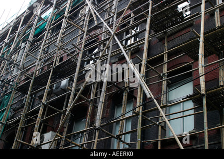 Bamboo scaffolding Shanghai China - construction workers still use bamboo scaffolding on some smaller building sites Stock Photo
