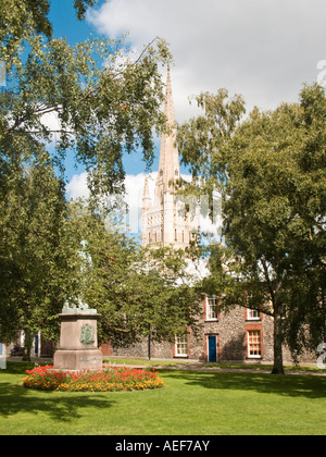 Statue of Duke of Wellington on green in Norwich Cathedral close. Stock Photo