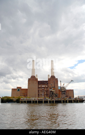 battersea power station with heavy clouds and river thames Stock Photo ...