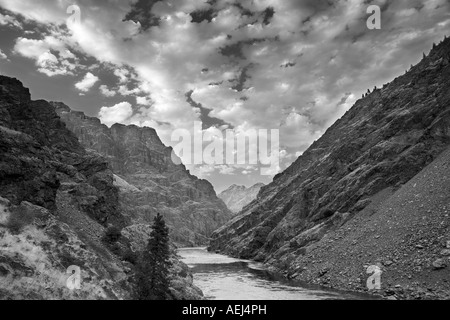 Snake River just below Hell s Canyon Dam with clouds Hell s Canyon National Recreation Area Oregon Idaho Stock Photo