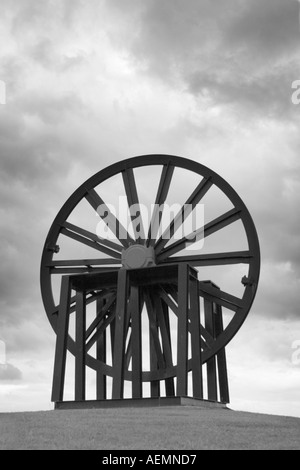 Pit head Iron Mining Wheel silhouette Skelton & Brotton By-Pass, Cleveland North Yorkshire, UK Stock Photo