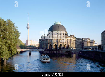 Berlin, Museumsinsel, Bodemuseum, Aussenansicht mit Fernsehturm Stock Photo