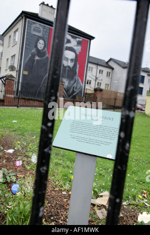 Memorial plaque and political murals in the Bogside housing estate, Londonderry, County Derry, Northern Ireland. Stock Photo