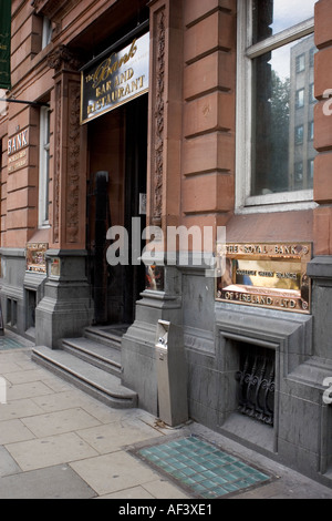 the-bank-bar-college-green-dublin-county-dublin-ireland-stock-photo