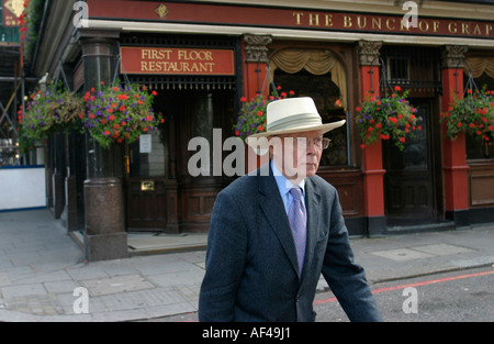 A man walking along Brompton Road Knightsbridge London Stock Photo