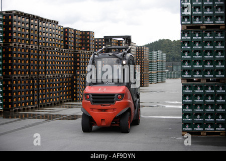 Brauerei C A Veltins GmbH und Co Fork truck on the depot for the empties Stock Photo