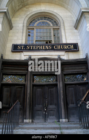 Frontal view of the chained and boarded entrance to the St. Stephens church in Chicago Stock Photo