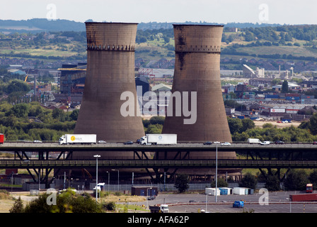 Tinsley cooling towers and the m1 motorway in Sheffield 'South Yorkshire' Stock Photo