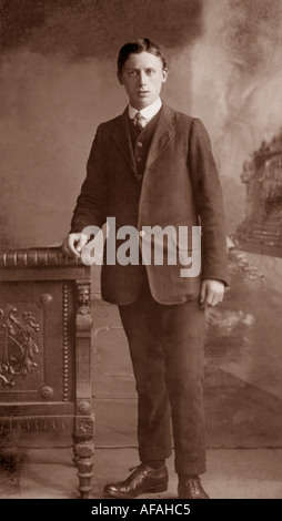 WW1 era formal studio portrait of  young man in the early 1900s, Bristol, U.K. circa 1914-`1918 Stock Photo