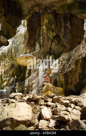 Tham Khao Yoi Cave Shrine Stock Photo
