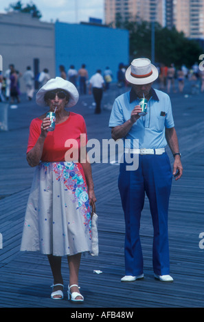 Coney Island 1980s older couple husband wife seniors drinking a can of 7 Up using a straw smart casual 1981 Brooklyn, New York City US USA HOMER SYKES Stock Photo