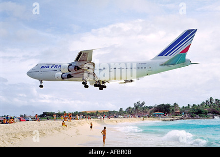 An Air France 747 flies over Maho Beach prior to landing at