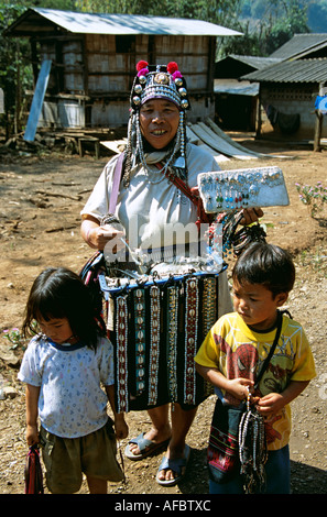 Woman and children selling gifts, Hill Tribe, Pang Daeng Village, Chiang Dao, Chiang Mai Province, Thailand Stock Photo