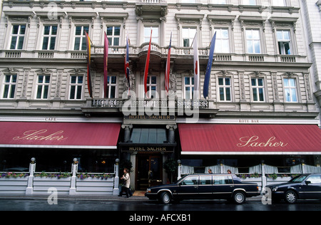 Geografie, Österreich, Wien, Gastronomie, Hotel, Hotel Sacher, erbaut 1876, Außenansicht, Blick auf Haupteingang und Fassade Don Stock Photo