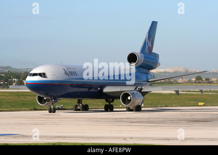 McDonnell Douglas DC-10-30F freighter operated by Avient Aviation Stock Photo