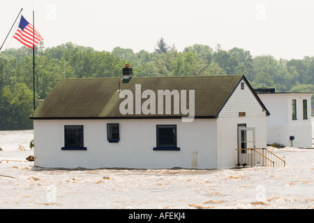 Flooding on Mohawk River damaging lock 15 Erie Canal June 2006 Fort Plain New York Stock Photo