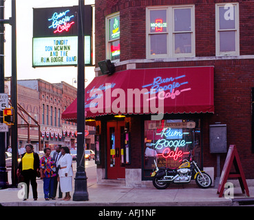 Beale Street Memphis, Tennessee, USA.  Home of Blues music. The famous Schwab department store behind the Rum Boogie Cafe Stock Photo