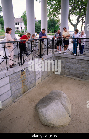 Plymouth Rock in the town of Plymouth, Massachusetts, USA. Recalls the landing and colonial settlement of the Pilgrim Fathers Stock Photo