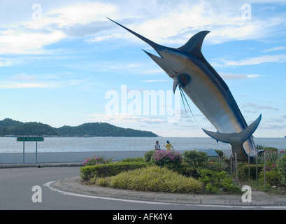 Pescador con Marlin, Old man fishing statue by Jorge Isaac Medina on the  roundabout to the entrace to the harbour, Arrecife de Lanzarote, Spain  Stock Photo - Alamy