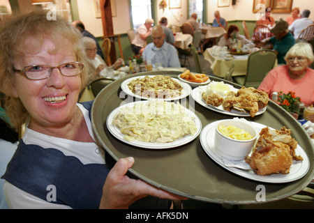 Indiana Elkhart County,Middlebury,Das Dutchman Essenhaus,Amish,restaurant restaurants food dining cafe cafes,dining,waitress food tray,IN070828036 Stock Photo