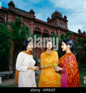 Lahore Pakistan Sunni Women Students At Punjab University Stock Photo