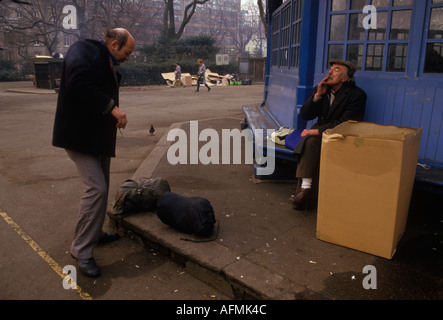 Rough sleepers UK 1980s homeless men sleeping in London parks 1985 Lincoln Inns Field Tramps with cardboard box overnight shelters 80s HOMER SYKES Stock Photo