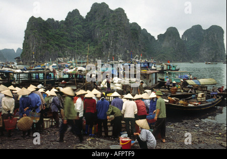 Busy Hong Gai fish market in Halong Bay in Vietnam Stock Photo