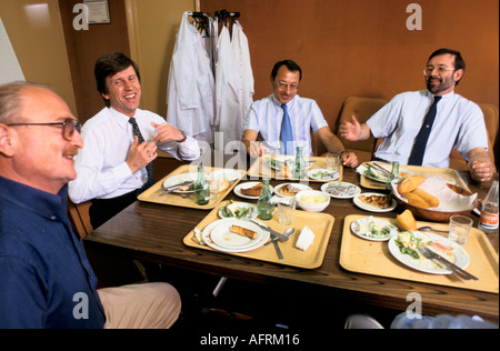 Factory workers LUNCH MEETING OF FRENCH AMERICAN SCANDINAVIAN MANAGERS OF COOKSON PLC 1990s HOMER SYKES Stock Photo