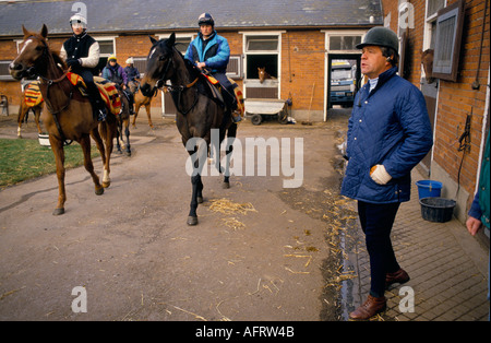 Sir Michael Stoute thoroughbred race horse trainer Newmarket, Suffolk in his Yard inspecting horse early morning 1990s 1993 UK HOMER SYKES. Stock Photo